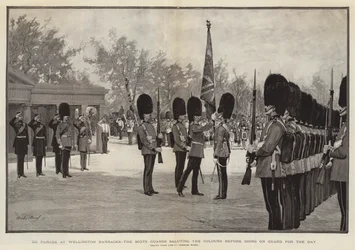Auf Parade in den Wellington Barracks, die Scots Guards salutieren die Farben, bevor sie für den Tag Wache stehen